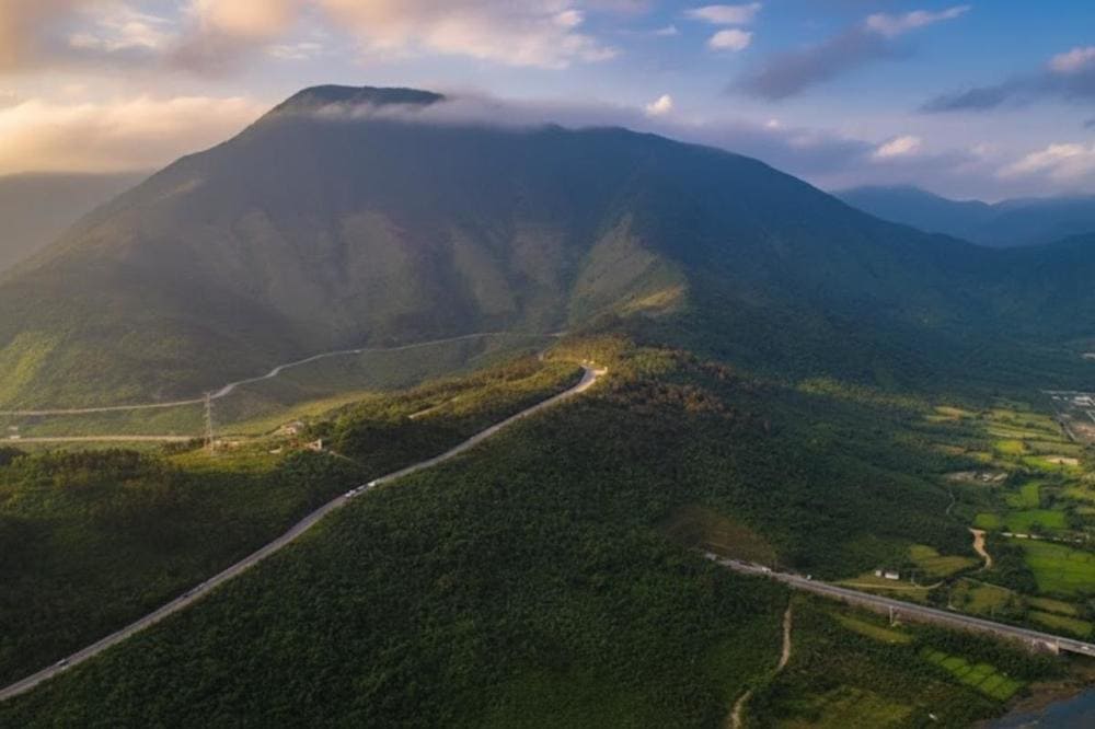 Đèo Ngang là địa điểm quen thuộc từng xuất hiện qua những vần thơ của Bà Huyện Thanh Quan